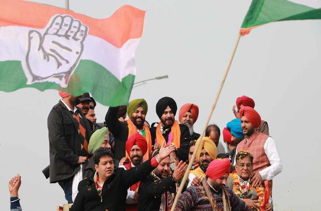 Indian cricketer-turned-politician and former Member of Parliament Navjot Singh Sidhu surrounded by supporters after joining the Congress party at the airport in Amritsar on January 17. Photo: UNI