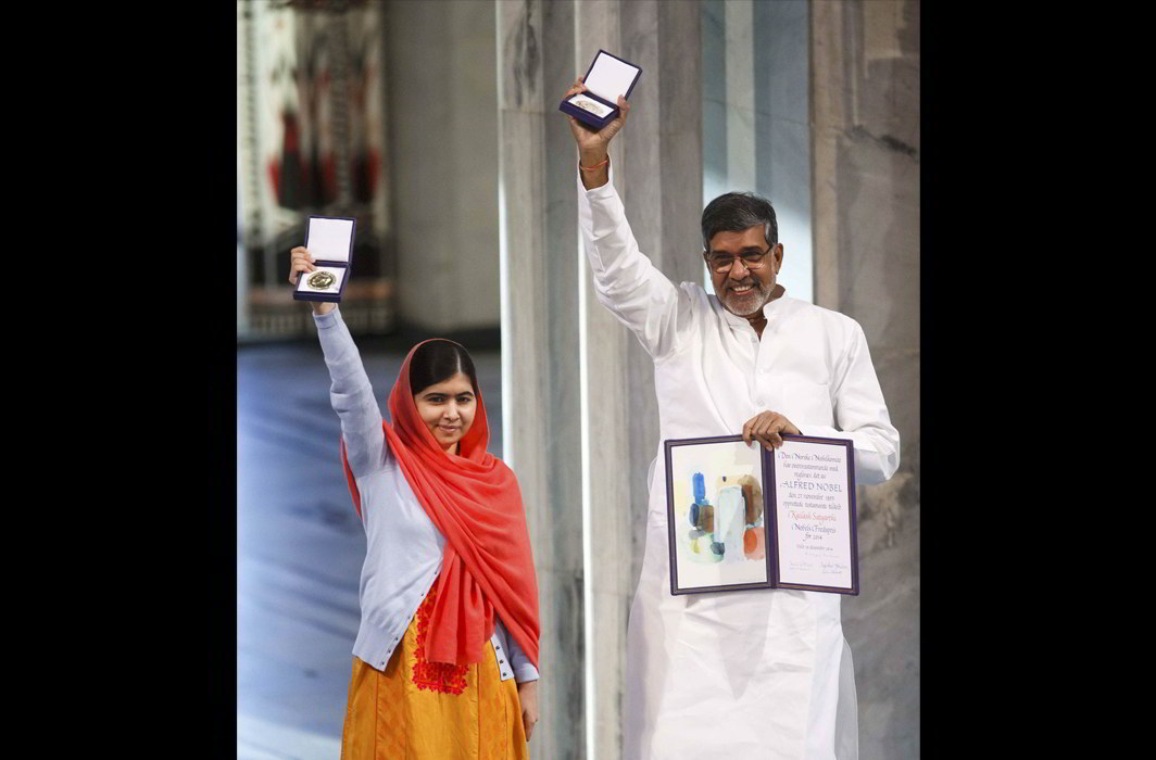 Nobel Peace Prize laureates Malala Yousafzai and Kailash Satyarthi (right) pose with their medals during the awards ceremony at the City Hall in Oslo, on December 10, 2014, Reuters/UNI