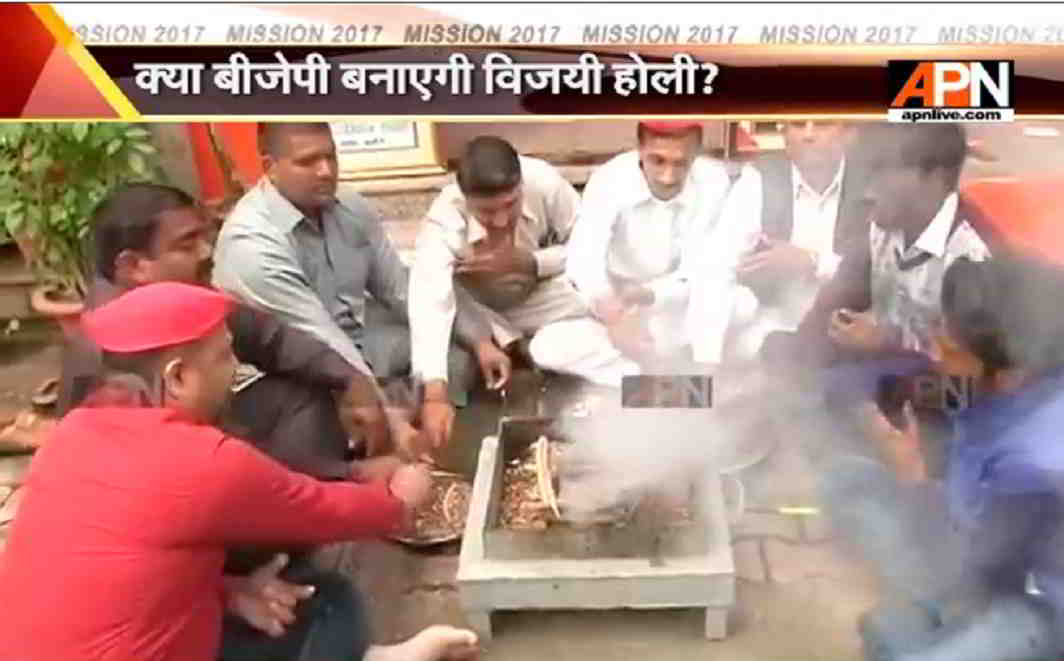 Mission 2017:SP supporters performed hawan in Varanasi - APNLive