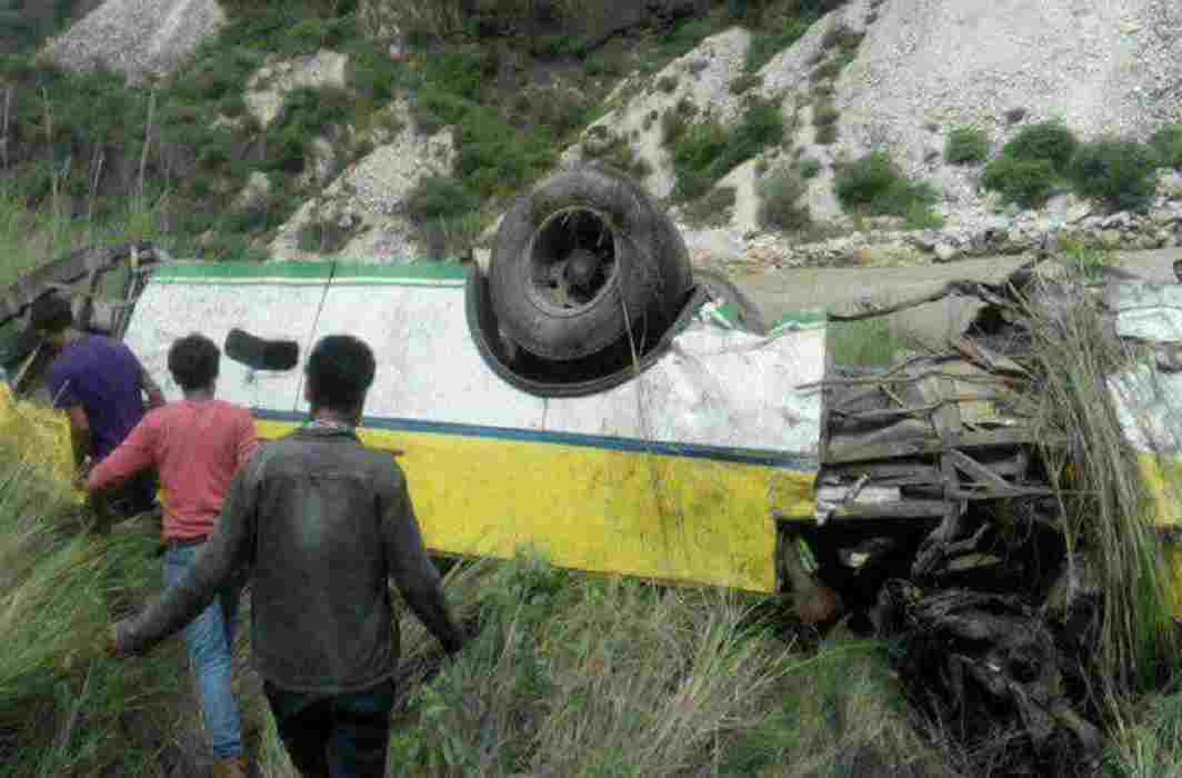 Himachal bus falls