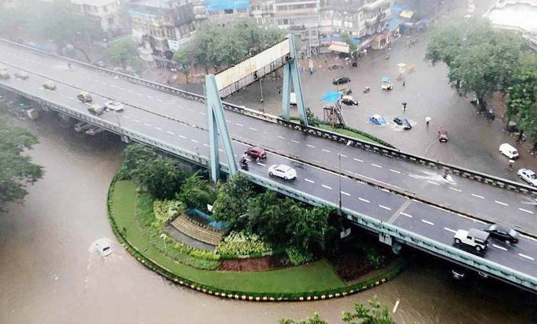 2005 redux? Incessant rain, high tide throw life out of gear in Mumbai