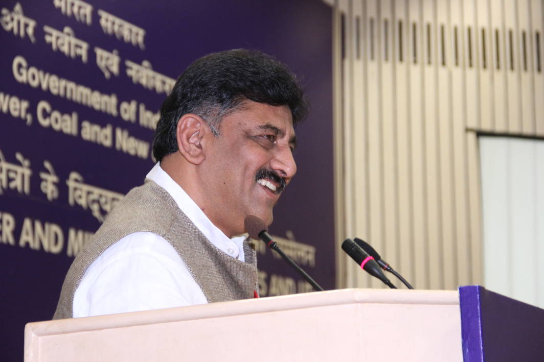 I-T raids Karnataka minister DK Shivakumar