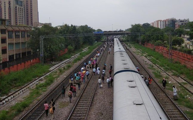 After Shaktipunj Exp, engine and wagon of Ranchi Rajdhani derail in Delhi