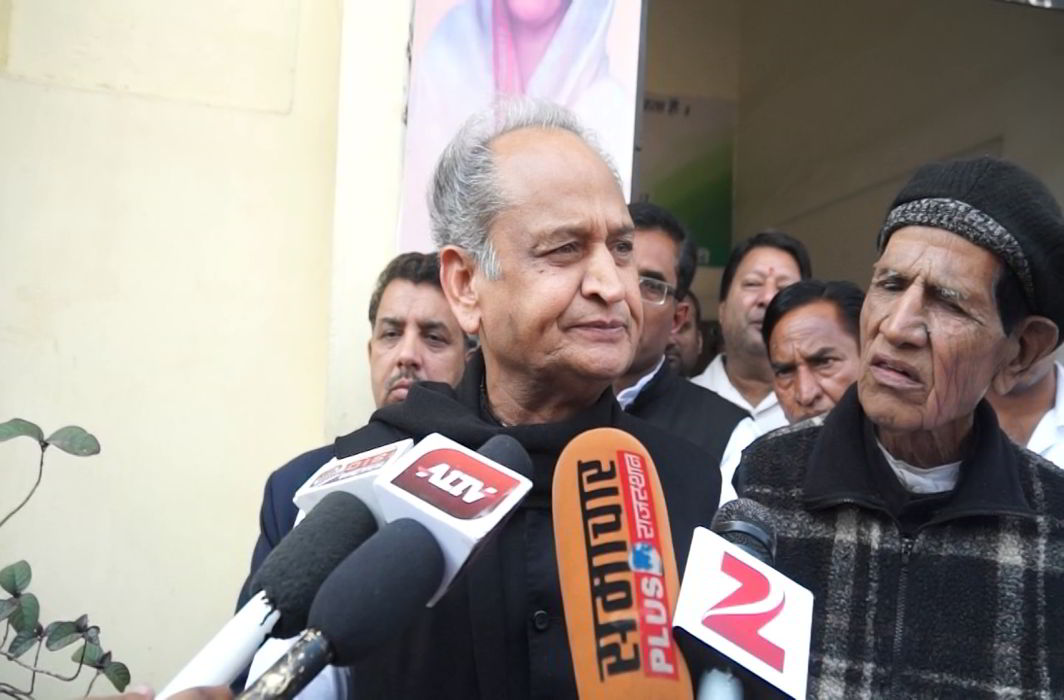 Gehlot says BJP snooping on its leaders as channels air footage of Hardik Patel in Guj hotel