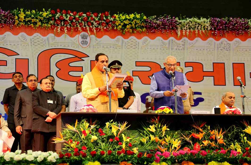 Gujarat: Vijay Rupani and his ministers take oath