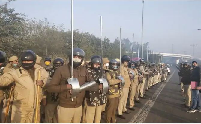 delhi police ghazipur border