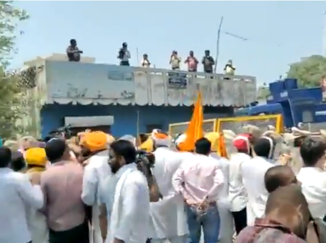 protest outside Punjab CM Amarinder Singh's Chandigarh residence