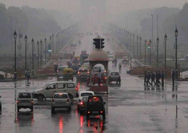 Heavy rain lashes Delhi