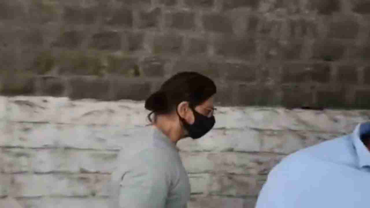 Shah Rukh Khan visits Aryan Khan at Arthur Road jail