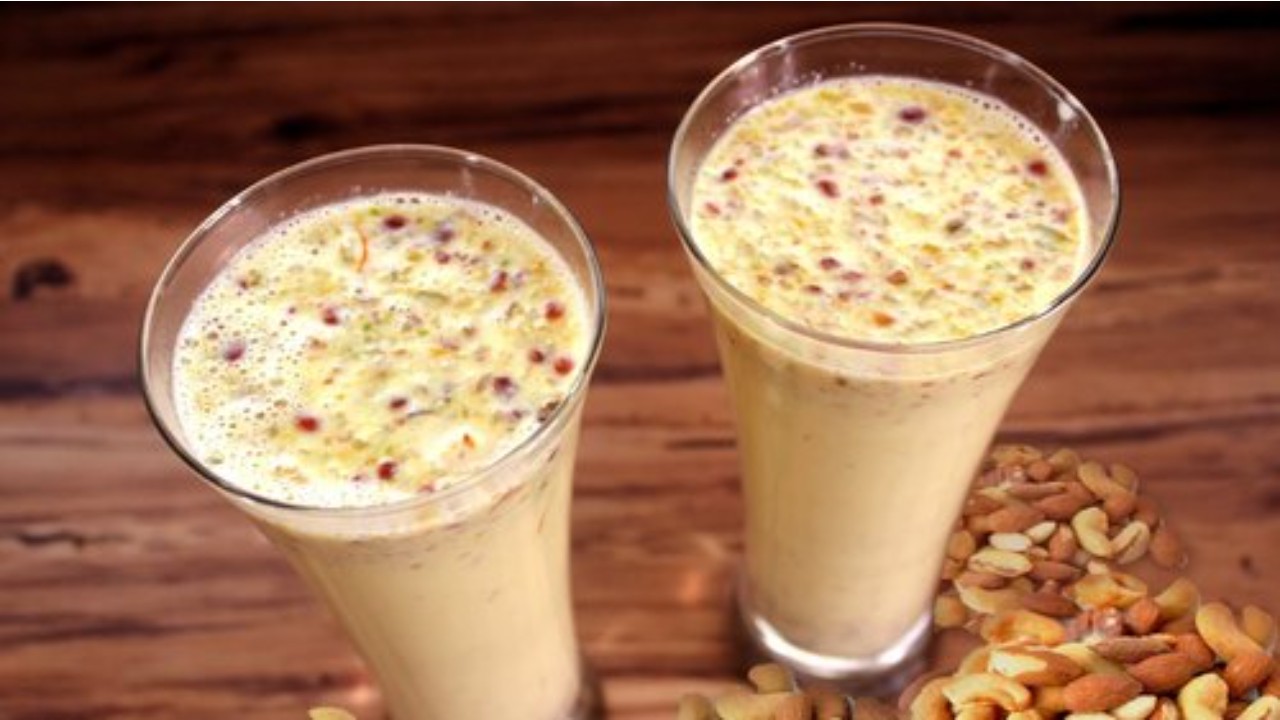 Navratri special 2022: From pomegranate to papaya, here are healthy fruit smoothies that you can try during fasting