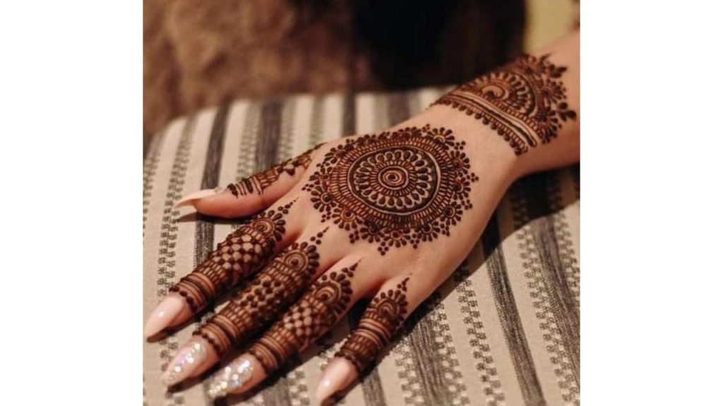 Bhai Dooj 2021: Try these 5 types of easy and quick mehndi designs