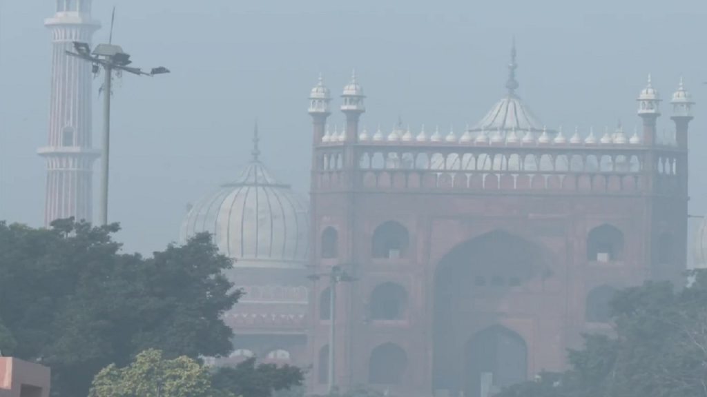 Delhi AQI remains very poor