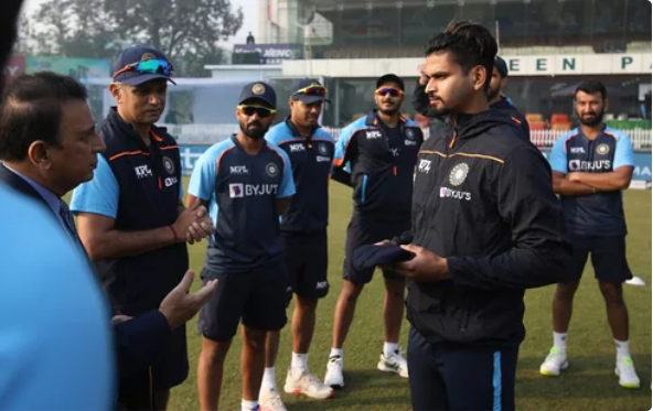 Sunil Gavaskar presents test cap to debutant Shreyas Iyer