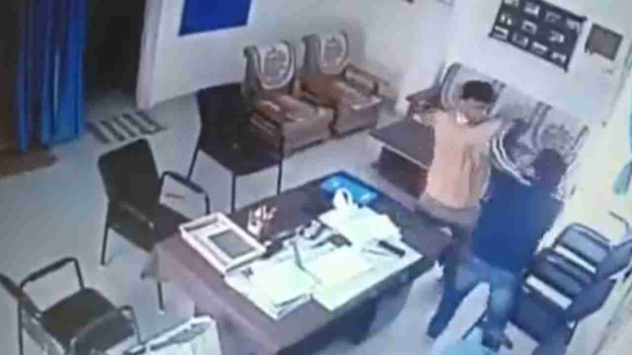 Professor beats up principal inside his office in Madhya Pradesh college