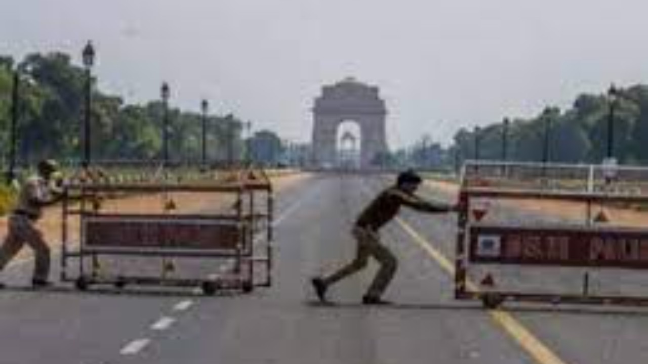 Delhi weather today: Temperature dips as capital experiences light shower for 2nd consecutive day, AQI at very poor category