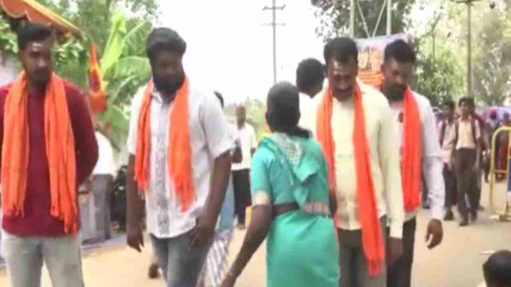 Bajrang Dal activists harass Muslim meat vendors in Udupi