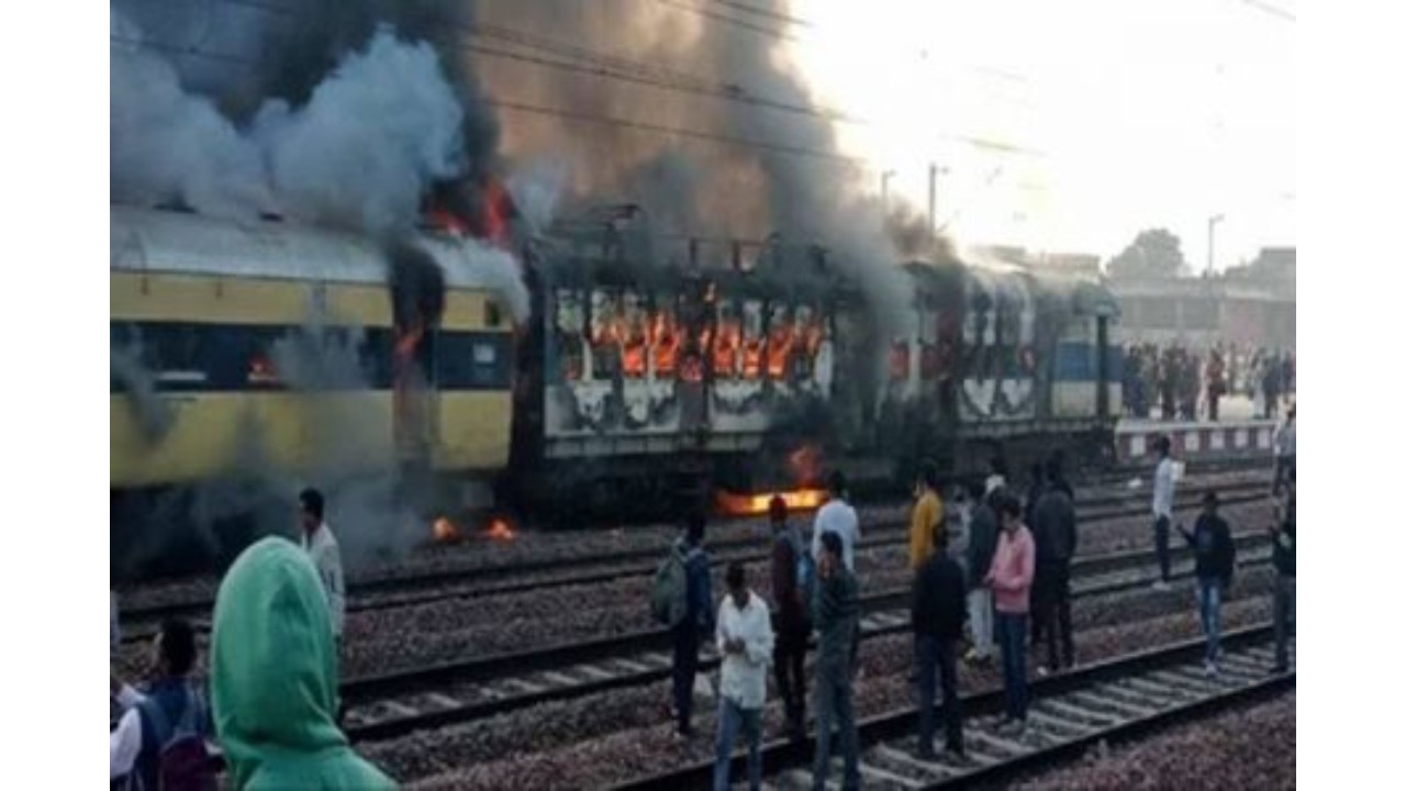 Fire breaks out in two coaches of Saharanpur-Delhi train