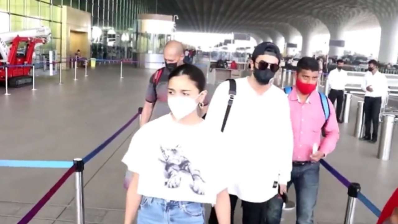 Ranbir Kapoor and Alia Bhatt at the Mumbai airport