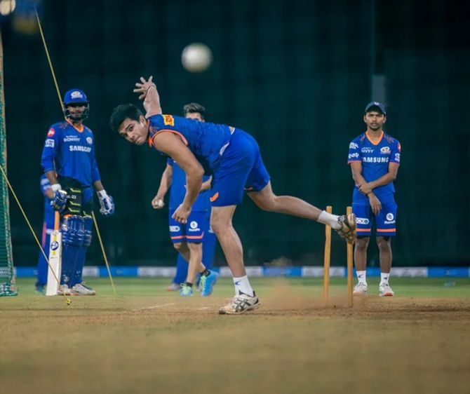 IPL 2022: Giving chance to Arjun Tendulkar can bring luck to MI, suggests former captain Mohammed Azharuddin