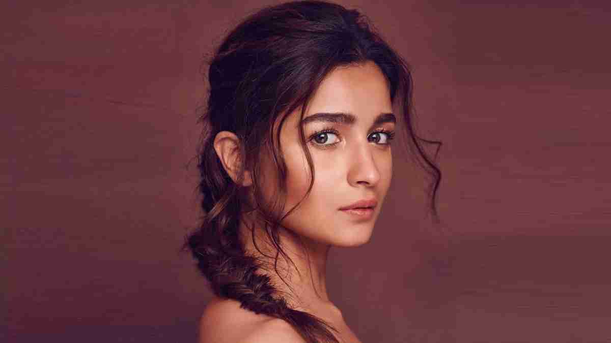 Alia Bhatt to don both Manish Malhotra, Sabyasachi outfits for her wedding with Ranbir Kapoor? Deets inside!