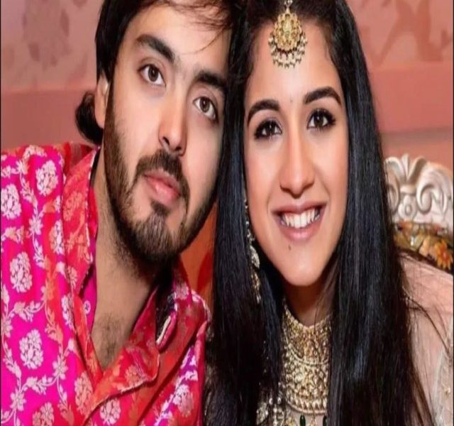 RADHIKA MERCHANT-ANANT AMBANI MEHENDI PICTURES OUT