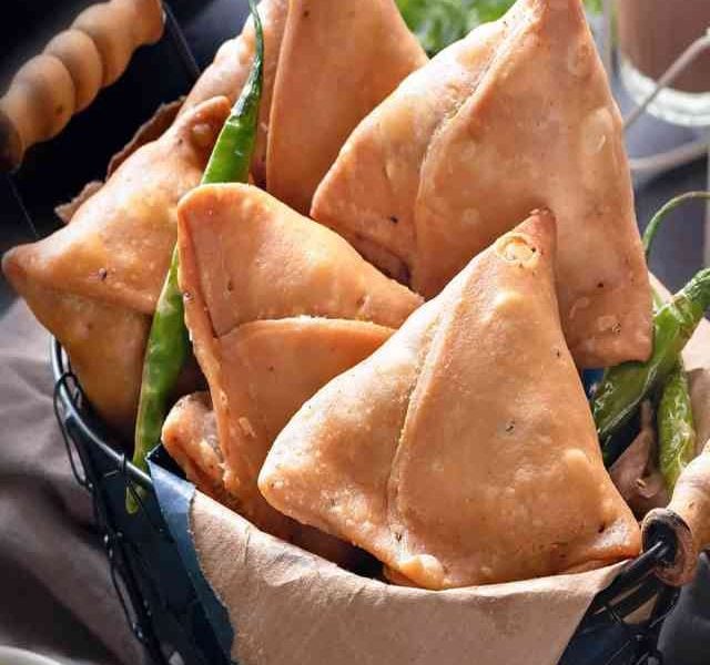 Best-Indian-Punjabi-Samosa-Recipe (1)