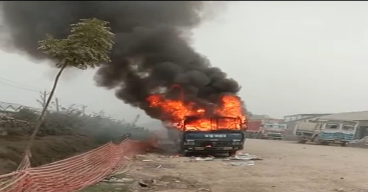 Farmers attack police, set police van on fire