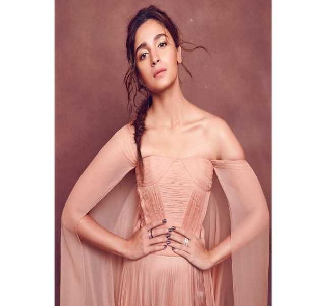 aliaabhatt_69951465_532666654203609_712984248568204752_n (1)