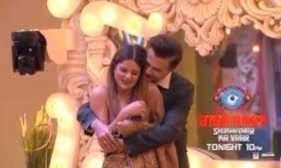 Bigg Boss 16: Archana Gautam recites shayari for Anil Kapoor, blushes after actor hugs her from behind