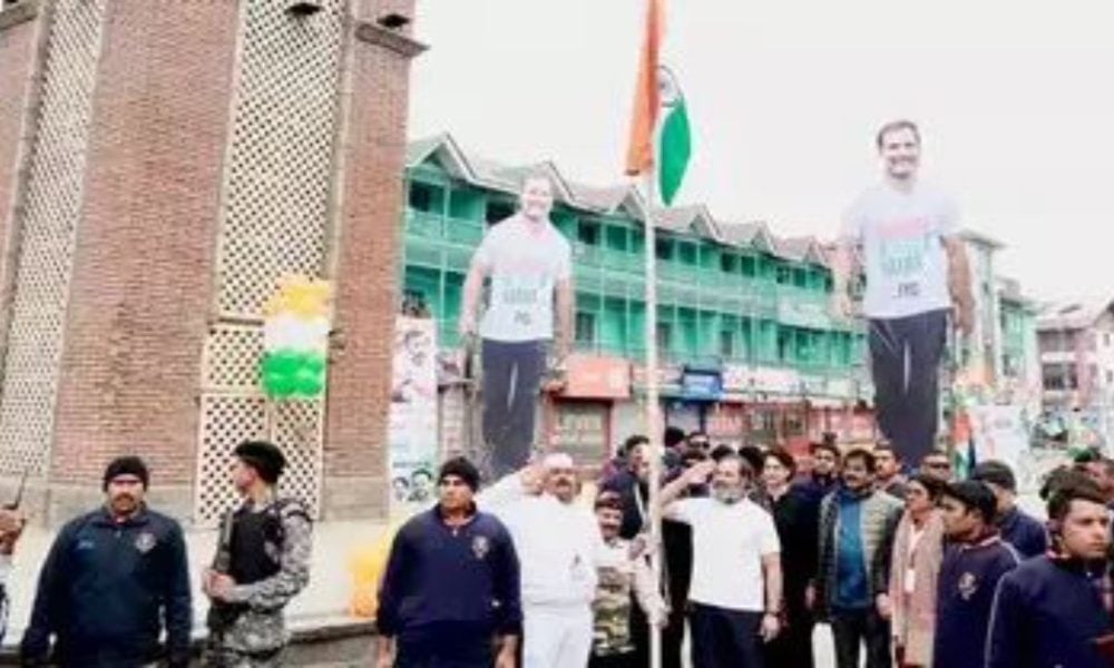 Bharat Jodo Yatra: Rahul Gandhi unfurls Tricolour at Lal Chowk in Srinagar | WATCH