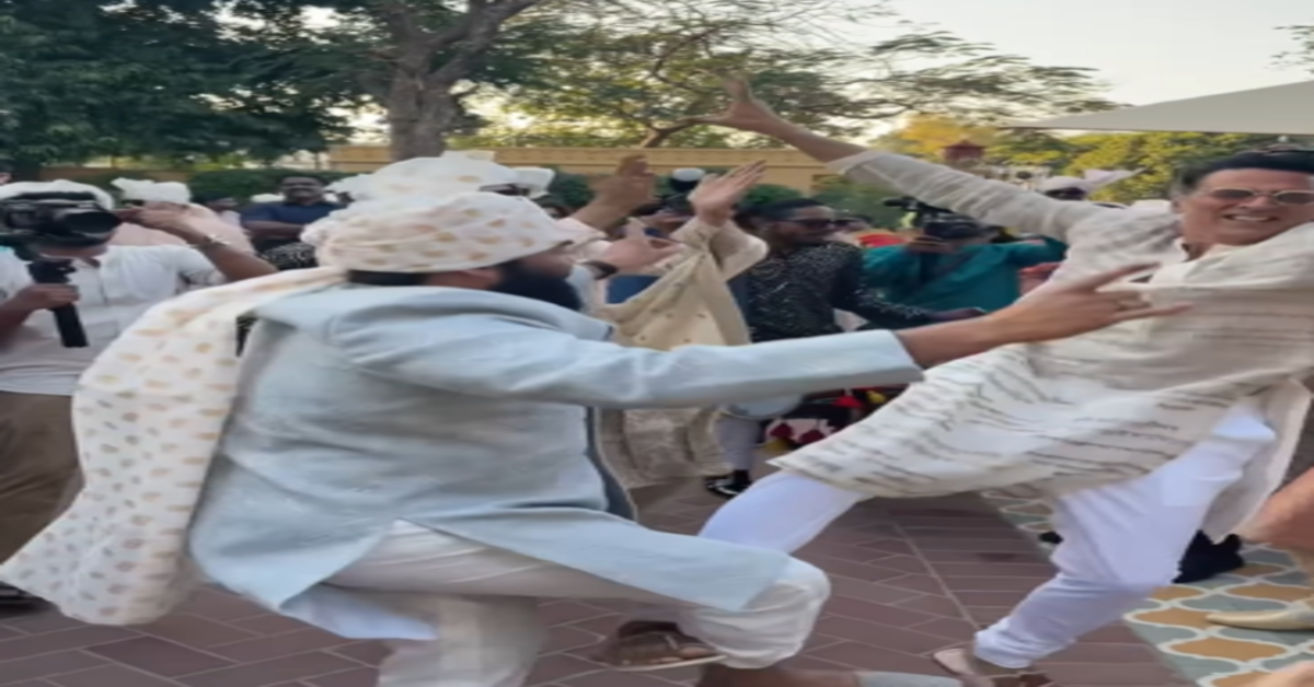 Akshay Kumar doing Bhangra with Mohanlal