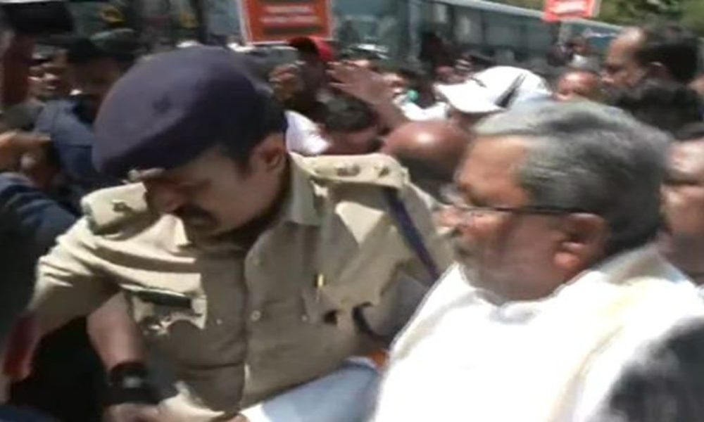 Karnataka: Former CM Siddaramaiah detained by Police during protest in Bengaluru | Watch