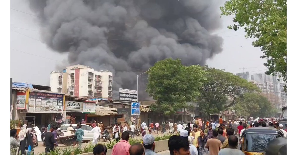 fire erupts in Mumbai