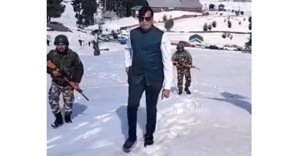 Gujarat conman posing as PMO official