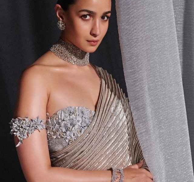 aliaabhatt_338619726_1721621041602532_468127457482490927_n (1)