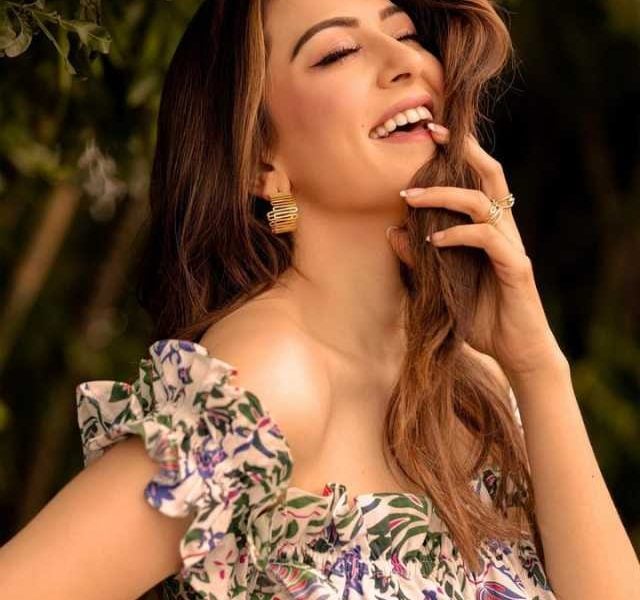 ihansika_328845460_697640895423435_1175305065692580470_n (1)