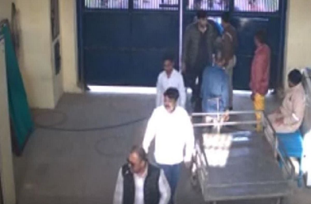 Umesh Pal's shooters entering Bareilly jail