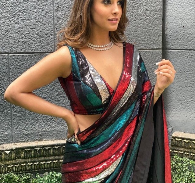 Anita Hassanandani Saree of the Valentains Day (1)