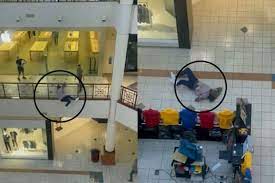 How not to steal an iPhone: Man robs Apple store, falls off second floor during getaway