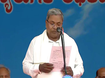 Siddaramaiah takes oath as Karnataka Chief Minister, DK Shivakumar sworn in as deputy