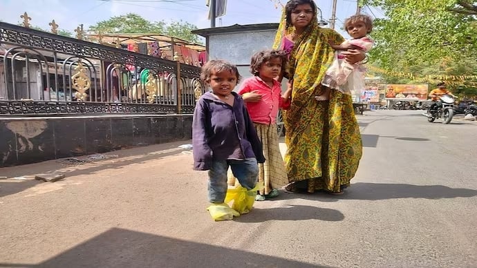 MP woman uses plastic bags as footwear to save her kids feet burning on the blistering roads