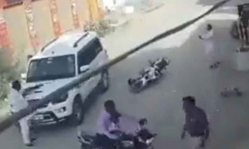 Shootout in Shahjahanpur: Road accident leads to gun-point altercation in the middle of the road, video viral | WATCH