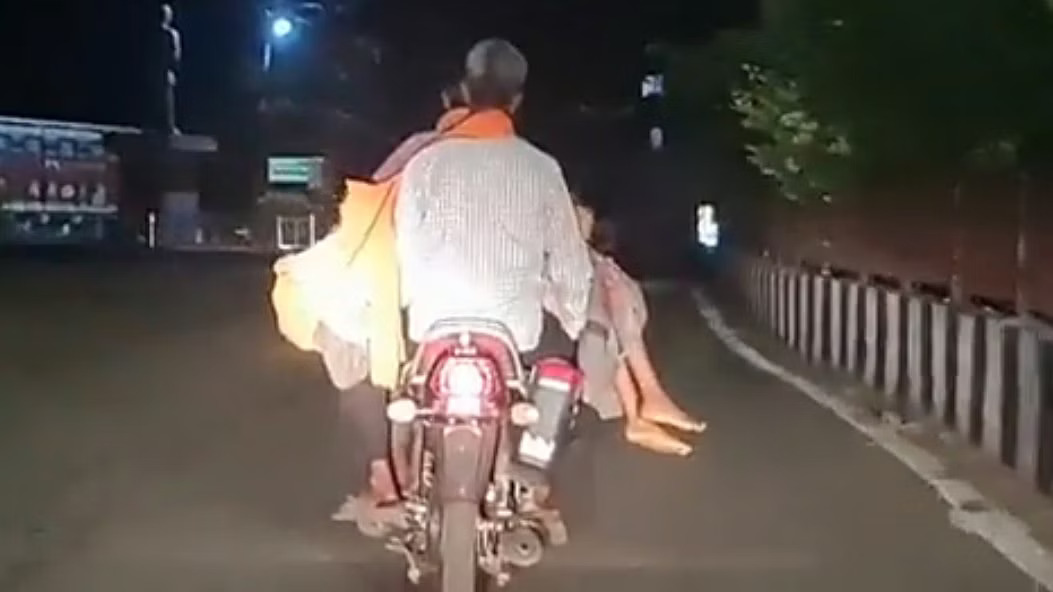 Man carrying Daughter's Dead Body on Bike