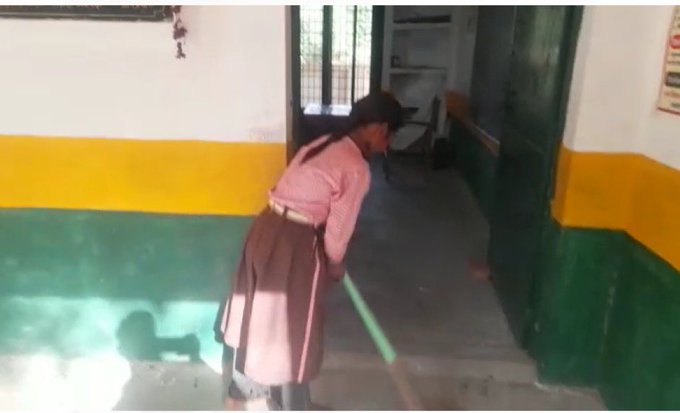 Rae Bareli schoolgirl sweeps floor in school