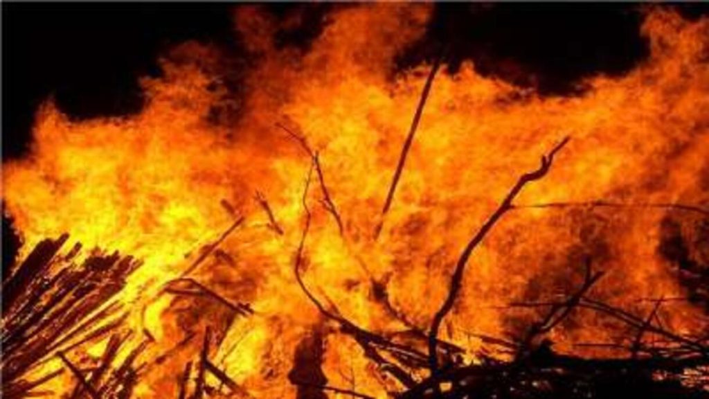 Uttar Pradesh's hut catches fire
