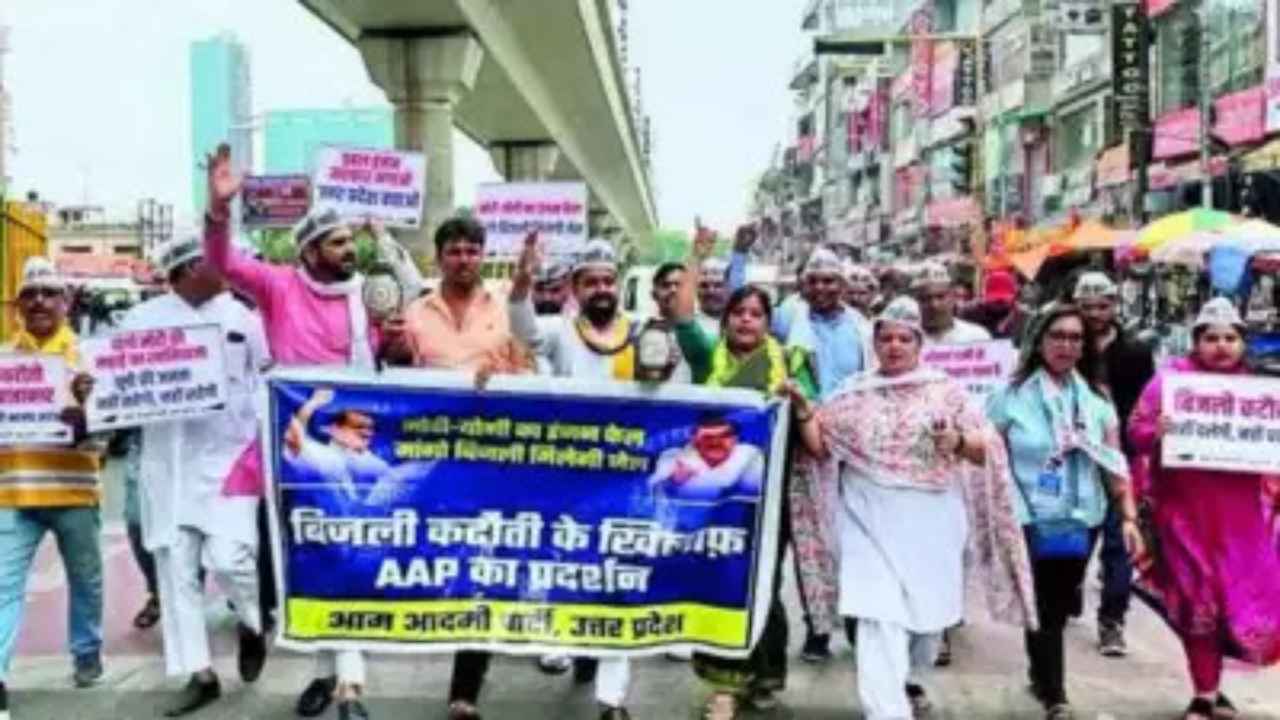 AAP’s Noida wing organizes Lantern march, as Noida faces erratic power supply