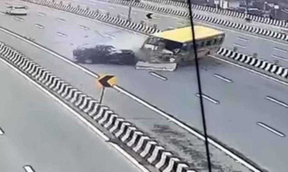 Watch: School bus makes a head on collision with TUV Jeep on Delhi-Meerut Expressway near Ghaziabad