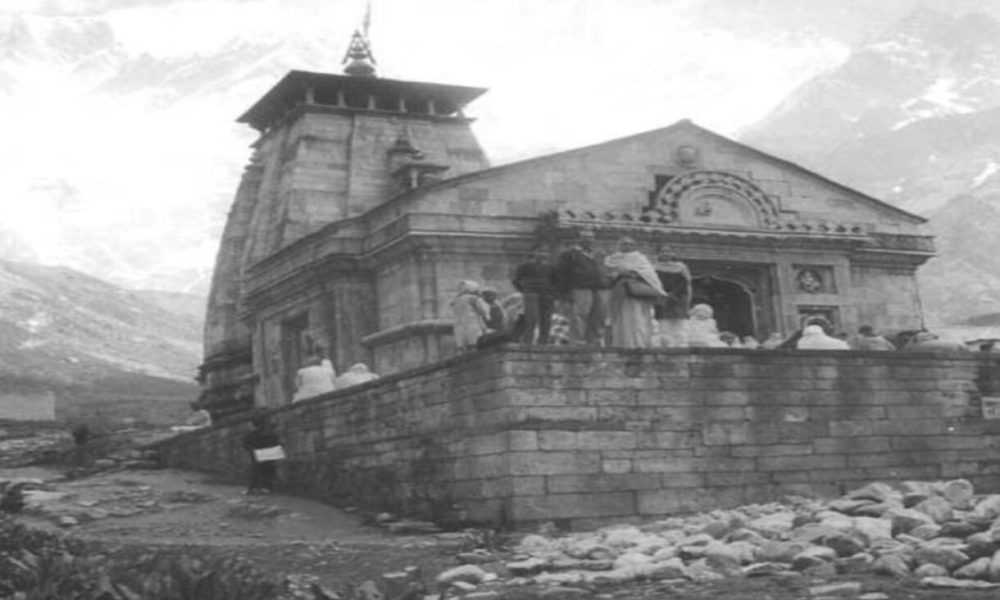 Old picture of Kedarnath temple