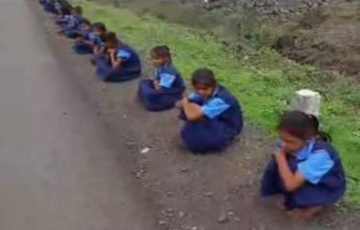 Viral: children made to wait to welcome minister