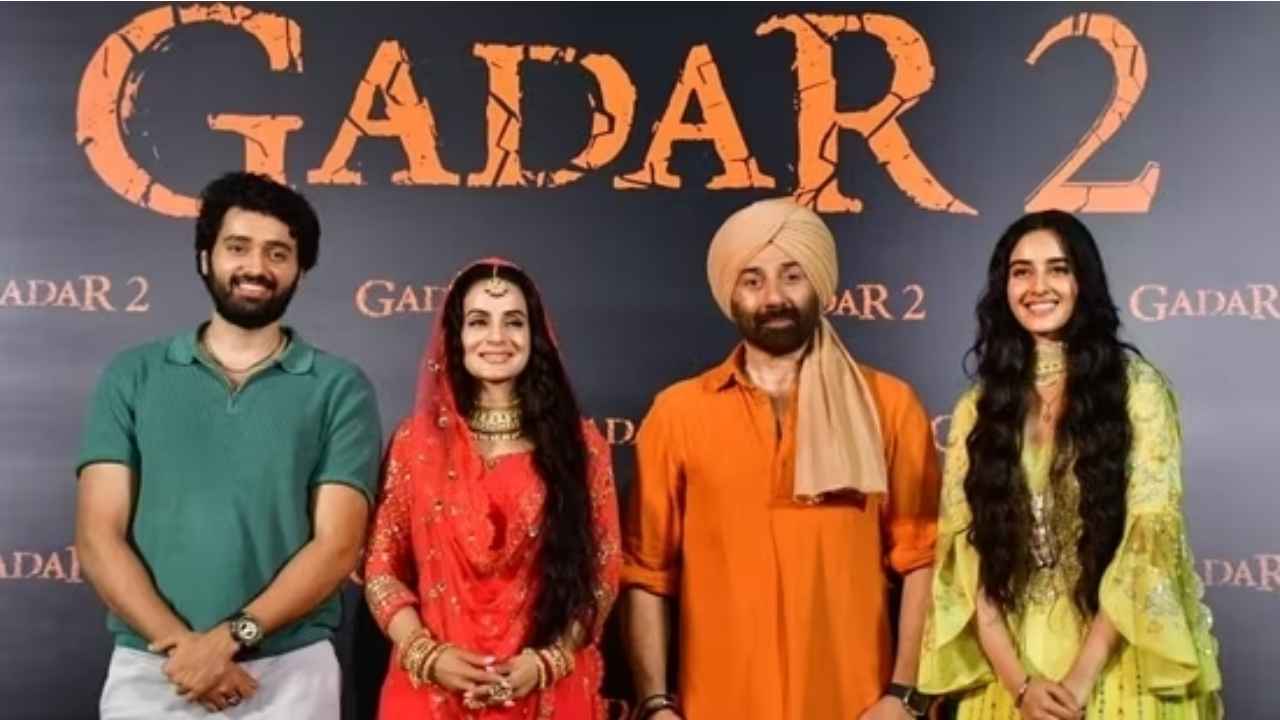 Sunny Deol and Ameesha Patel unveil the trailer for Gadar 2